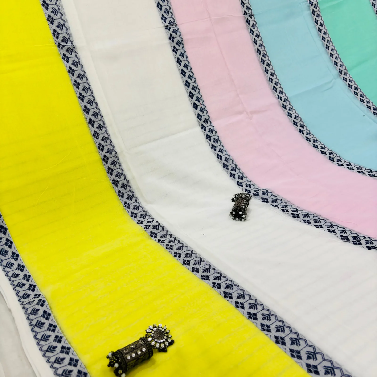 Handloom Bengal Cotton Jamdani Saree — Multicolour Floral — detail view